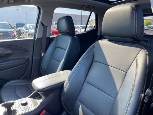Used 2023 GMC Terrain SLT w/ Infotainment Package II image 19