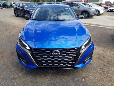 New 2025 Nissan Altima 2.5 SR image 8