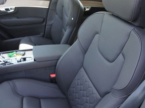 New 2026 Volvo XC90 B6 Plus w/ Protection Package Premier AWD/4WD image 18