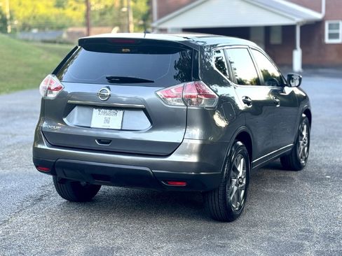 Used 2016 Nissan Rogue S FWD image 2