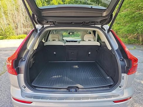 Certified 2023 Volvo XC60 B5 Plus w/ Climate Package AWD/4WD image 39