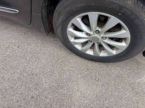 Used 2019 Chrysler Pacifica Touring-L FWD image 13