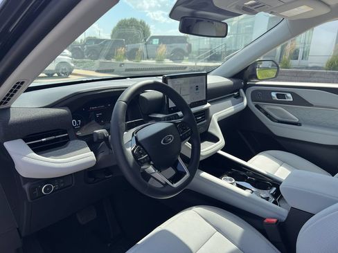 New 2026 Ford Explorer Platinum w/ LUX Leather Package AWD/4WD image 9