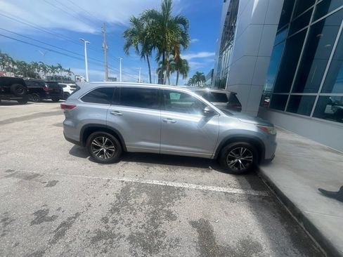 Used 2016 Toyota Highlander XLE FWD image 10