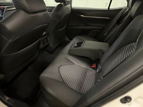 Used 2018 Toyota Camry SE image 24