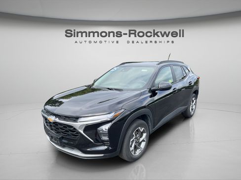 Used 2025 Chevrolet Trax LT w/ LT Convenience Package FWD image 1