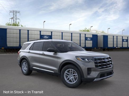 New 2025 Ford Explorer Active image 7