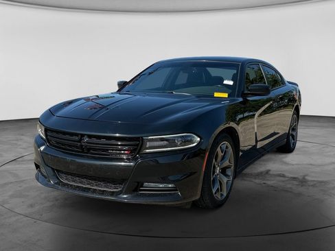 Used 2016 Dodge Charger R/T w/ Plus Group RWD image 3