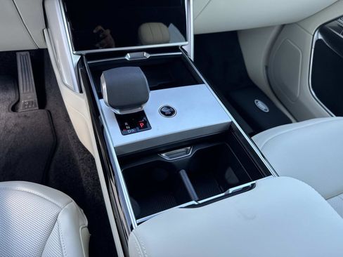 New 2026 Land Rover Range Rover Long Wheelbase SE AWD/4WD image 27