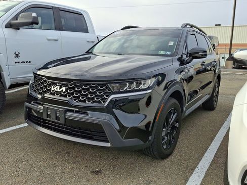 Used 2023 Kia Sorento S w/ Panoramic Sunroof Package image 2