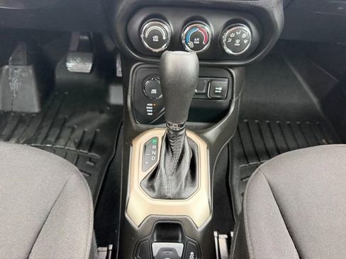 Used 2016 Jeep Renegade Latitude image 14