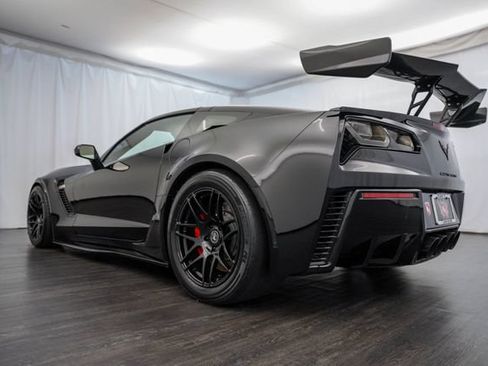 Used 2015 Chevrolet Corvette Z06 w/ 3LZ Preferred Equipment Group RWD image 25