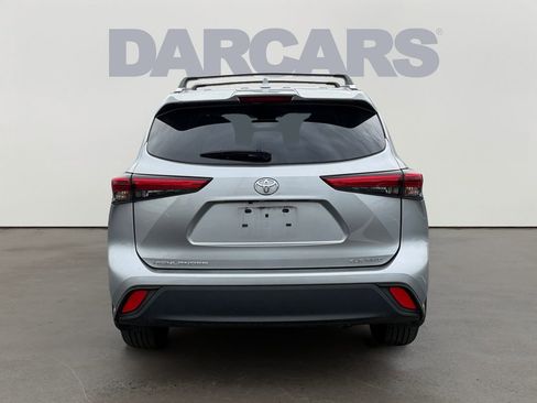 Used 2023 Toyota Highlander XLE AWD/4WD image 6