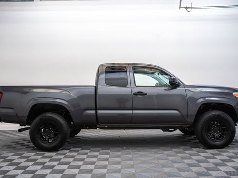 Used 2020 Toyota Tacoma SR AWD/4WD image 4