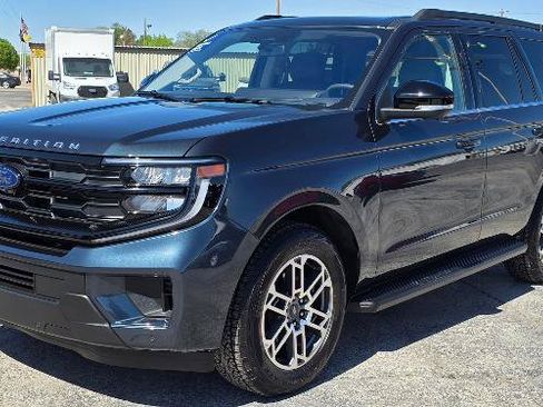 Certified 2025 Ford Expedition Active AWD/4WD image 1