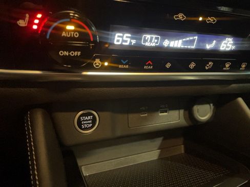 Used 2023 Nissan Rogue SL w/ SL Premium Package image 9