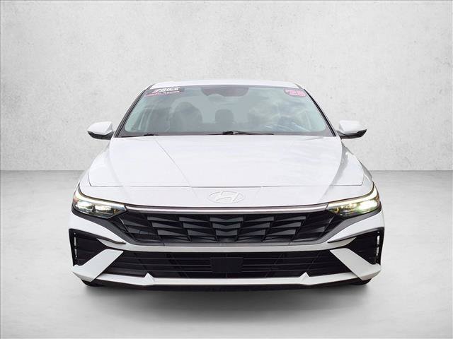 Used 2025 Hyundai Elantra Limited FWD image 2