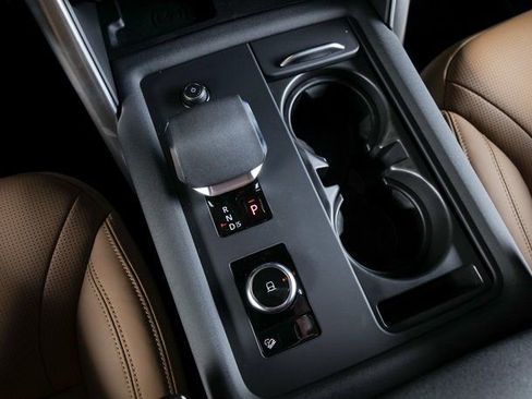 New 2026 Land Rover Discovery Dynamic SE image 15