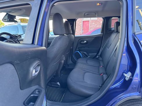 Used 2017 Jeep Renegade Latitude w/ Cold Weather Group image 15