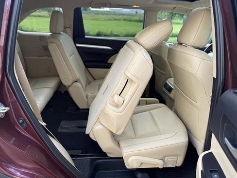Used 2019 Toyota Highlander Limited Platinum image 19
