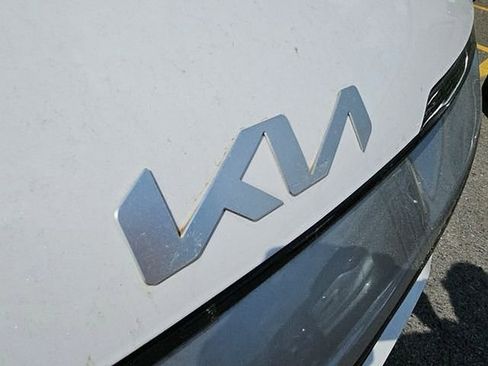 Certified 2025 Kia Sportage EX FWD image 16