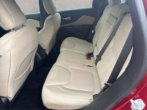Used 2015 Jeep Cherokee Latitude FWD image 12