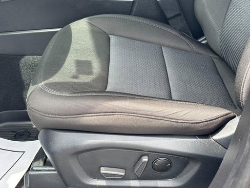 Used 2023 Ford Explorer XLT AWD/4WD image 19
