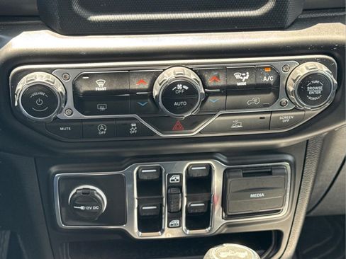 Used 2021 Jeep Wrangler Unlimited Sport AWD/4WD image 25