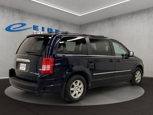 Used 2010 Chrysler Town & Country Touring Plus image 3