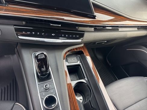 Used 2021 Cadillac Escalade Premium Luxury w/ LPO, Radiant Package image 16