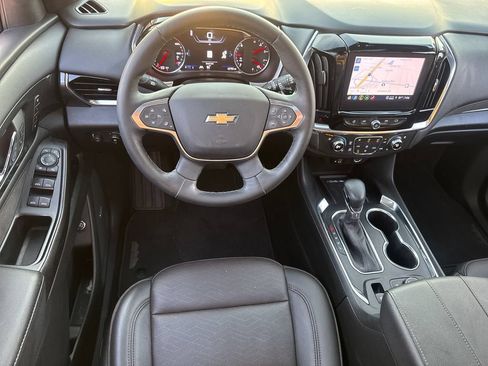 Used 2023 Chevrolet Traverse High Country FWD image 17