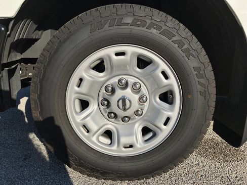 Used 2021 Nissan NV 2500 SV image 12