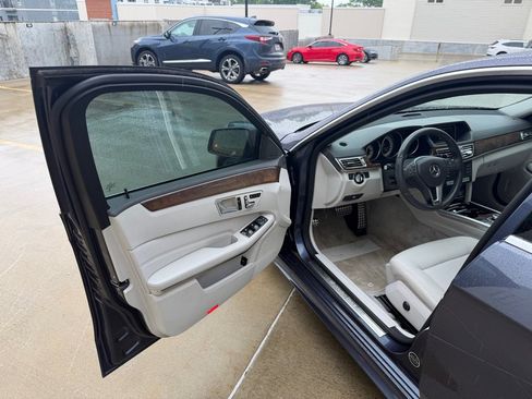 Used 2016 Mercedes-Benz E 350 Sedan w/ Premium Package image 8