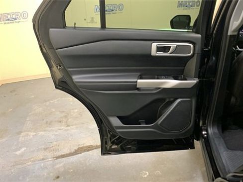 Used 2022 Ford Explorer XLT image 23