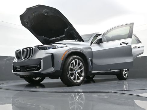Used 2024 BMW X5 xDrive40i w/ Premium Package image 40