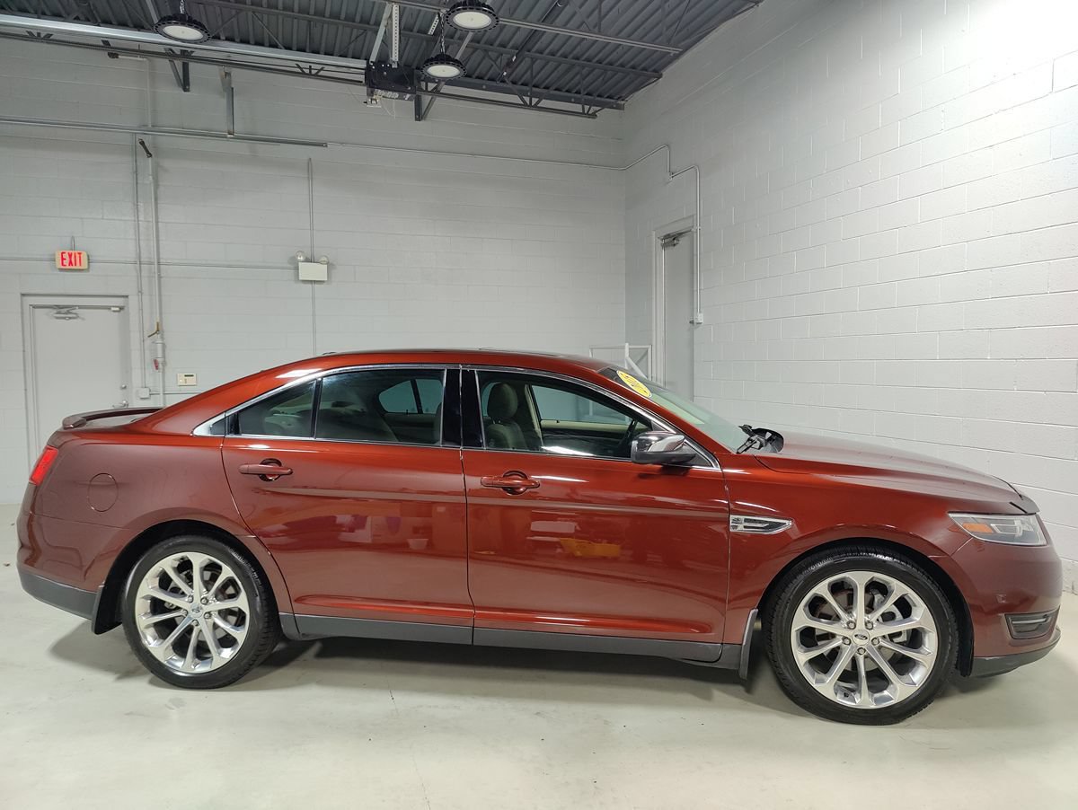 Used 2015 Ford Taurus Limited w/ Equipment Group 301A AWD/4WD image 5