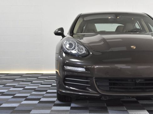 Used 2015 Porsche Panamera 4 w/ Premium Package Plus image 32