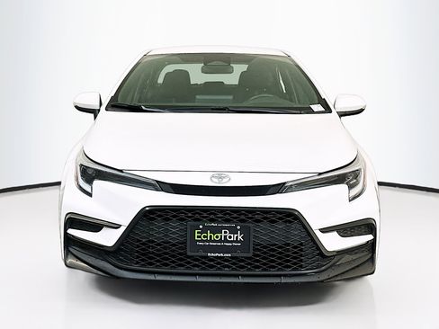 Used 2024 Toyota Corolla SE image 2
