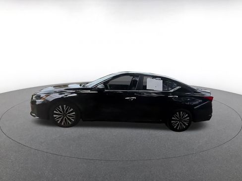 Used 2025 Nissan Altima 2.5 SV FWD image 9