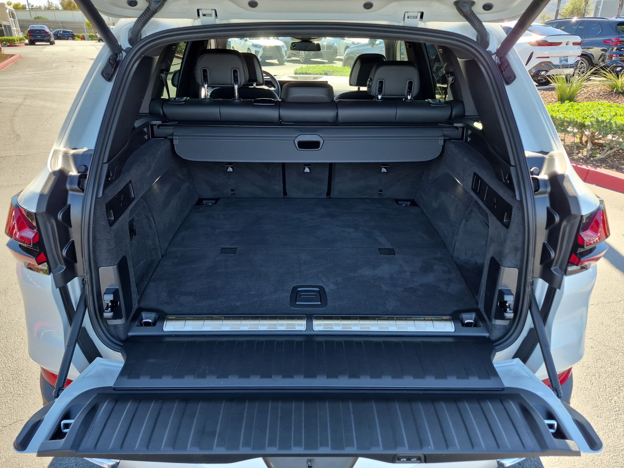 Used 2026 BMW X5 xDrive50e w/ Climate Comfort Package AWD/4WD image 32