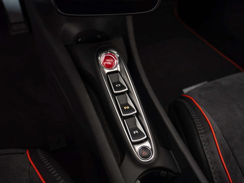 Used 2023 McLaren Artura RWD image 32