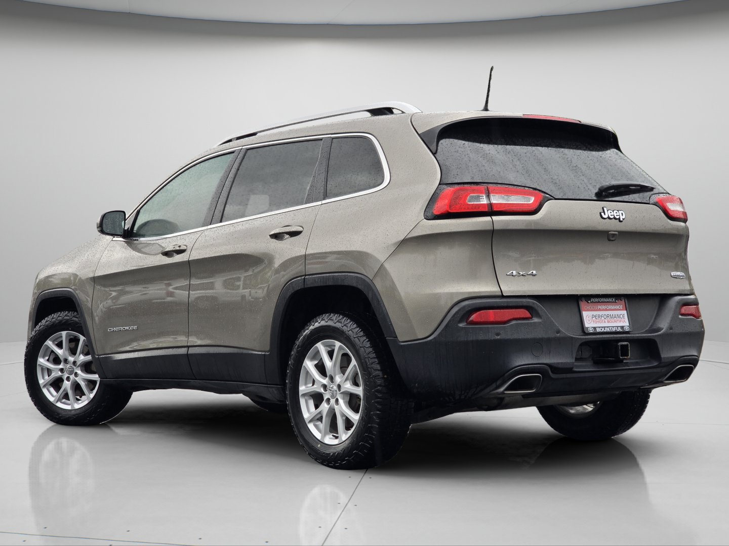 Used 2018 Jeep Cherokee Latitude Plus w/ Cold Weather Group AWD/4WD image 22