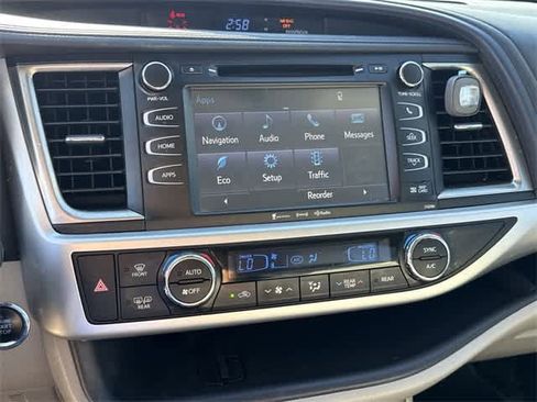 Used 2019 Toyota Highlander XLE image 21