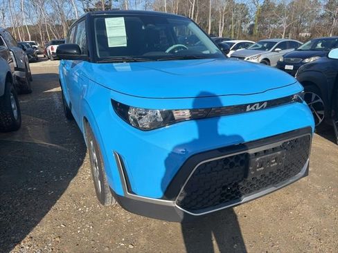 Used 2023 Kia Soul S image 1