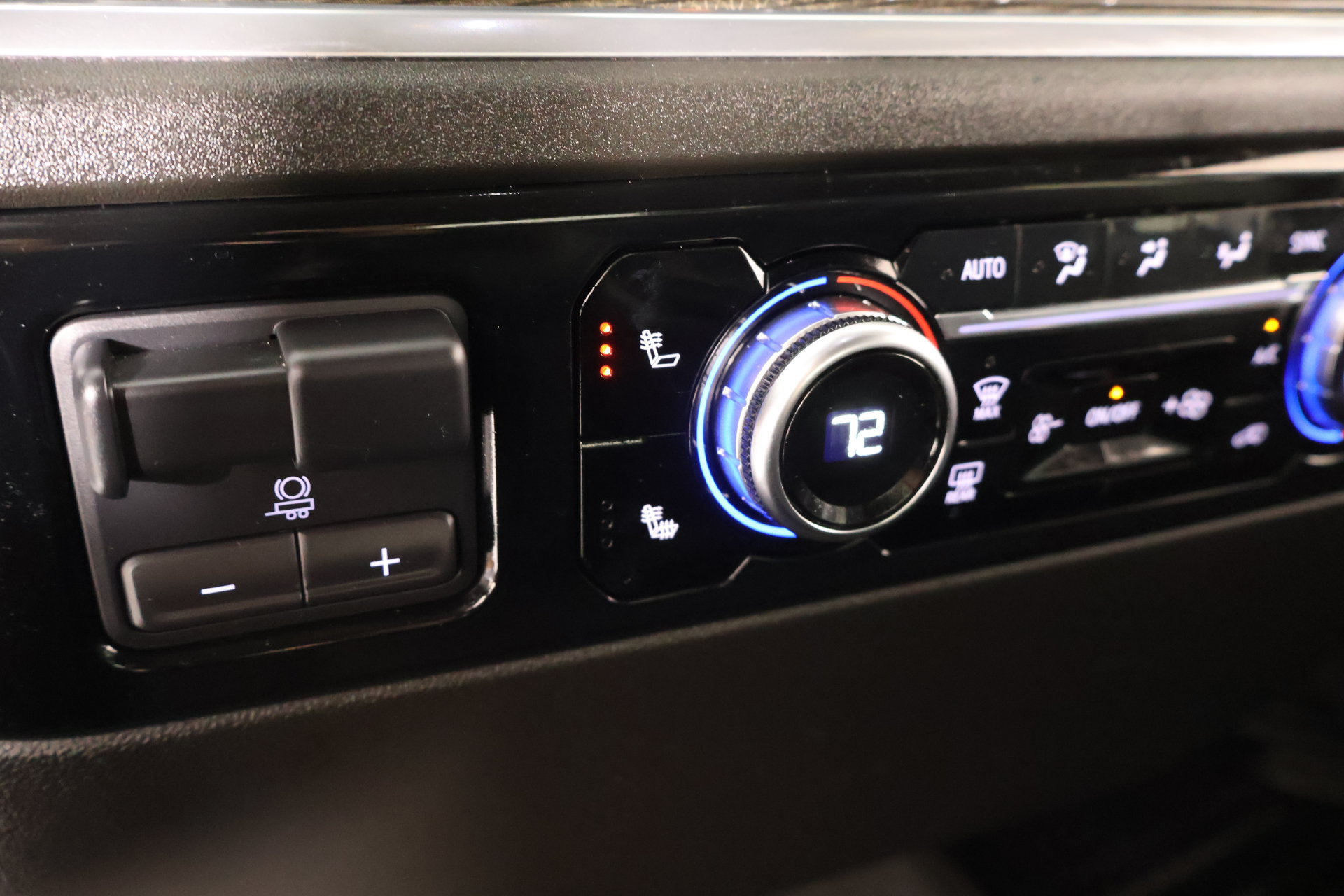 Used 2025 GMC Sierra 1500 Elevation AWD/4WD image 7