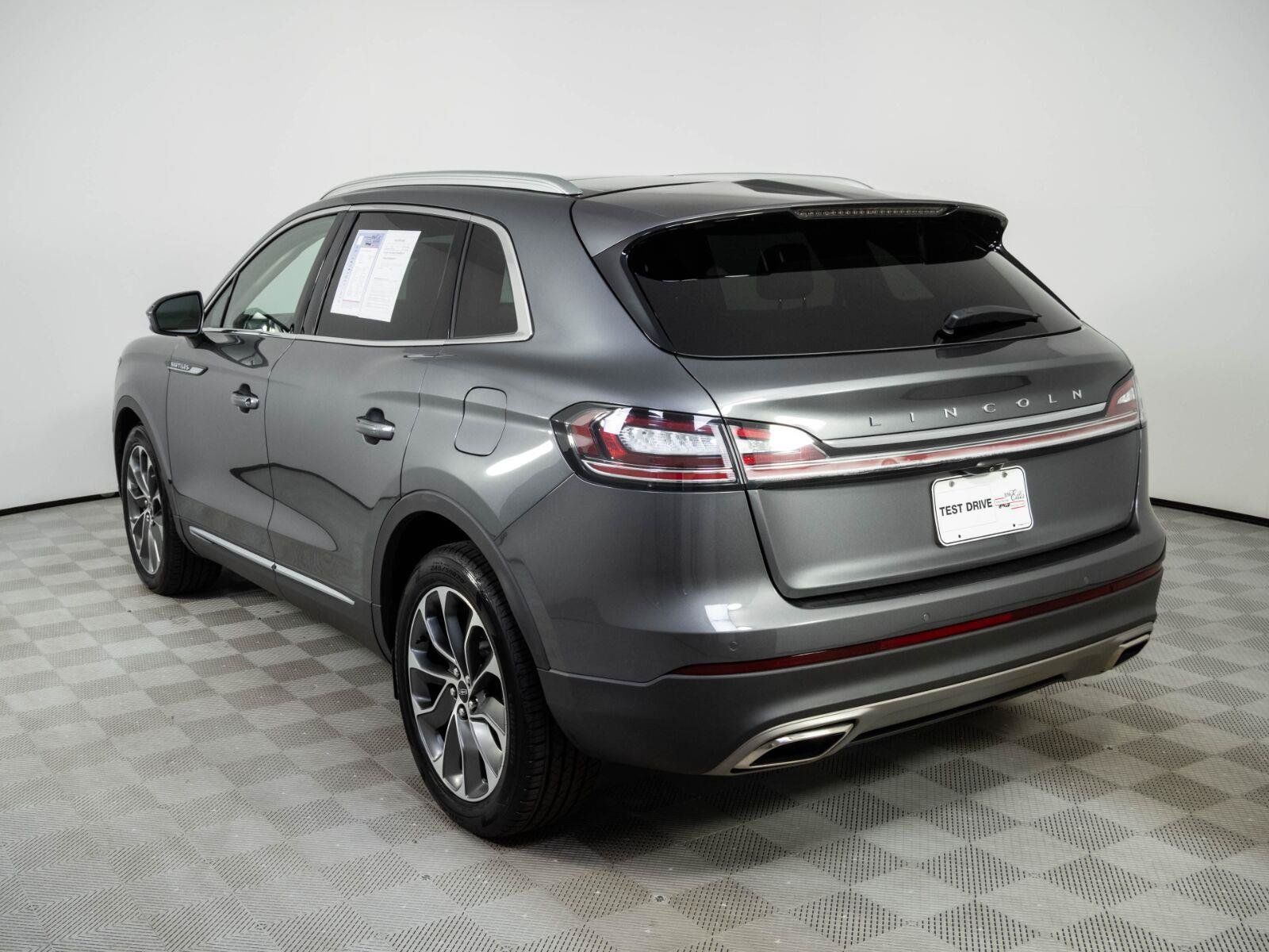 Used 2022 Lincoln Nautilus Reserve AWD/4WD image 3