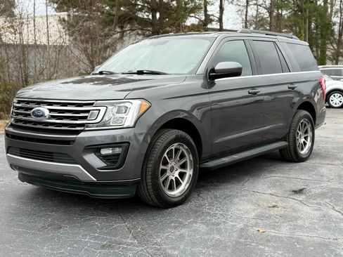Used 2018 Ford Expedition XLT image 3