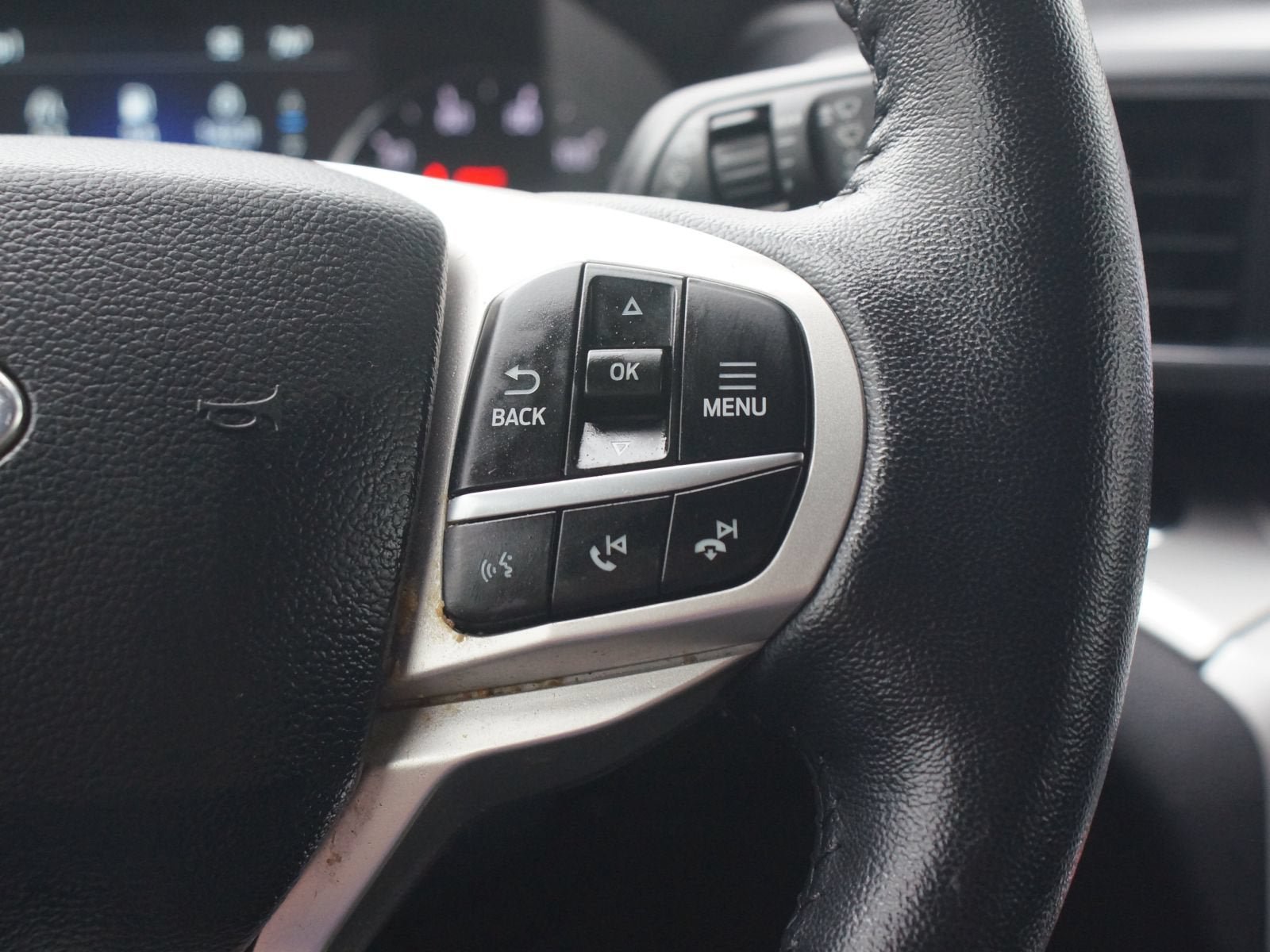 Used 2022 Ford Explorer XLT w/ Equipment Group 202A RWD image 12