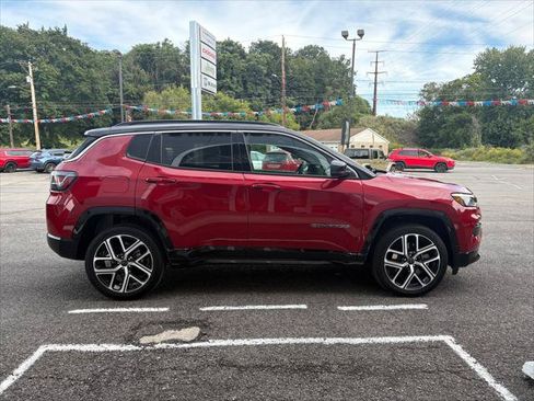 Certified 2025 Jeep Compass Limited w/ Elite Group AWD/4WD image 6