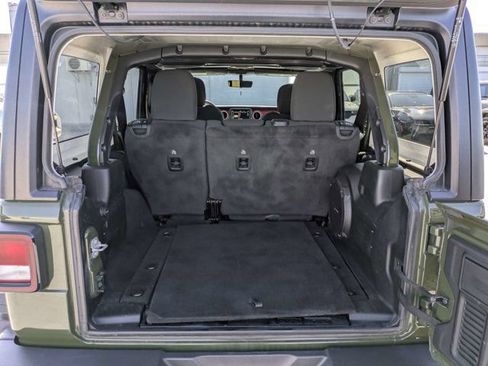 Used 2023 Jeep Wrangler Unlimited Rubicon AWD/4WD image 12
